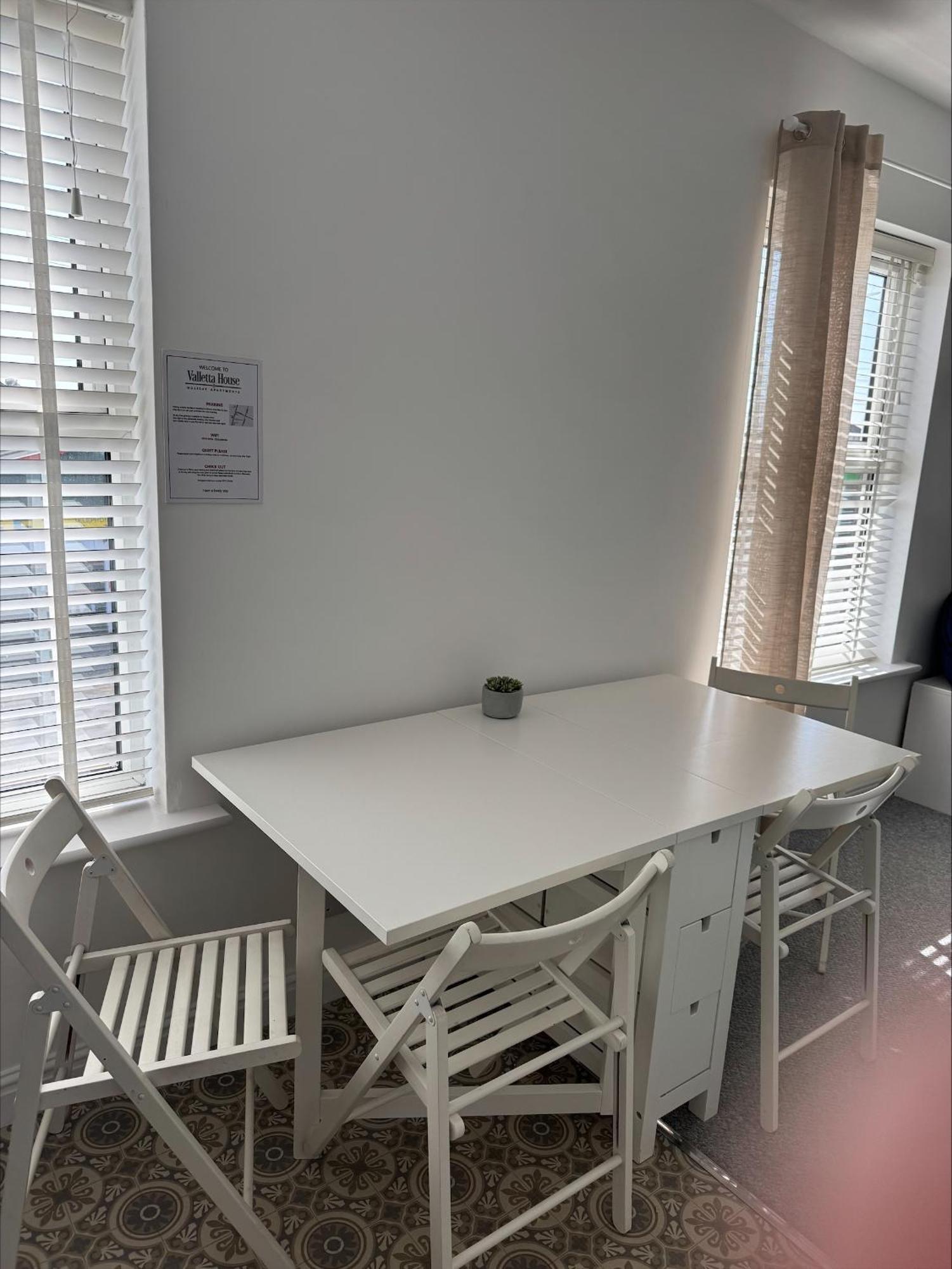 Valletta House Holiday Apartments Скегнес Екстериор снимка